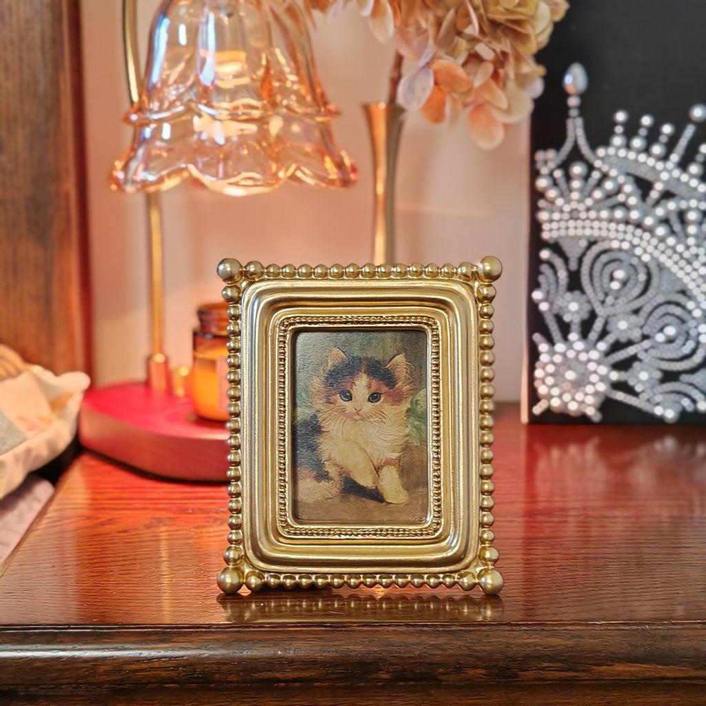SIKOO Vintage Beaded Mini Picture Frame with Cat Artwork