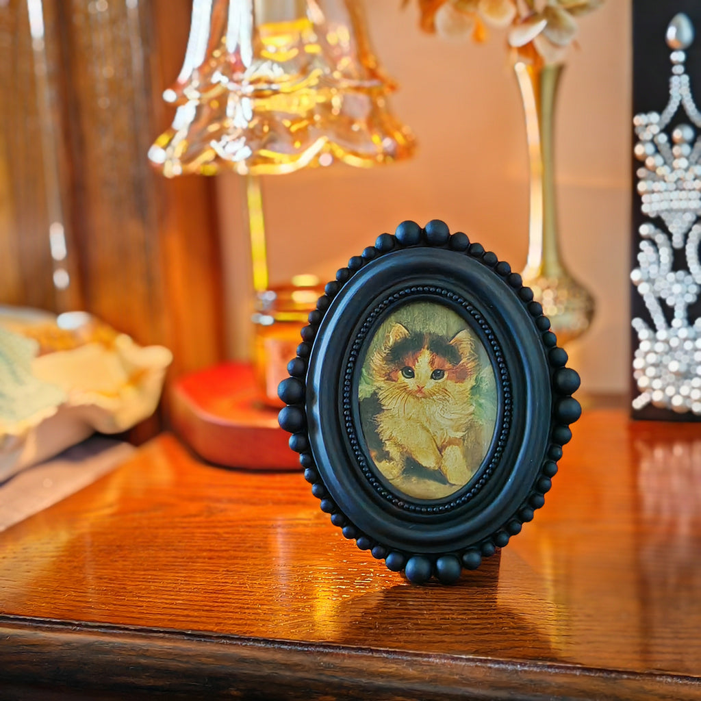 SIKOO Vintage Beaded Mini Picture Frame with Cat Artwork
