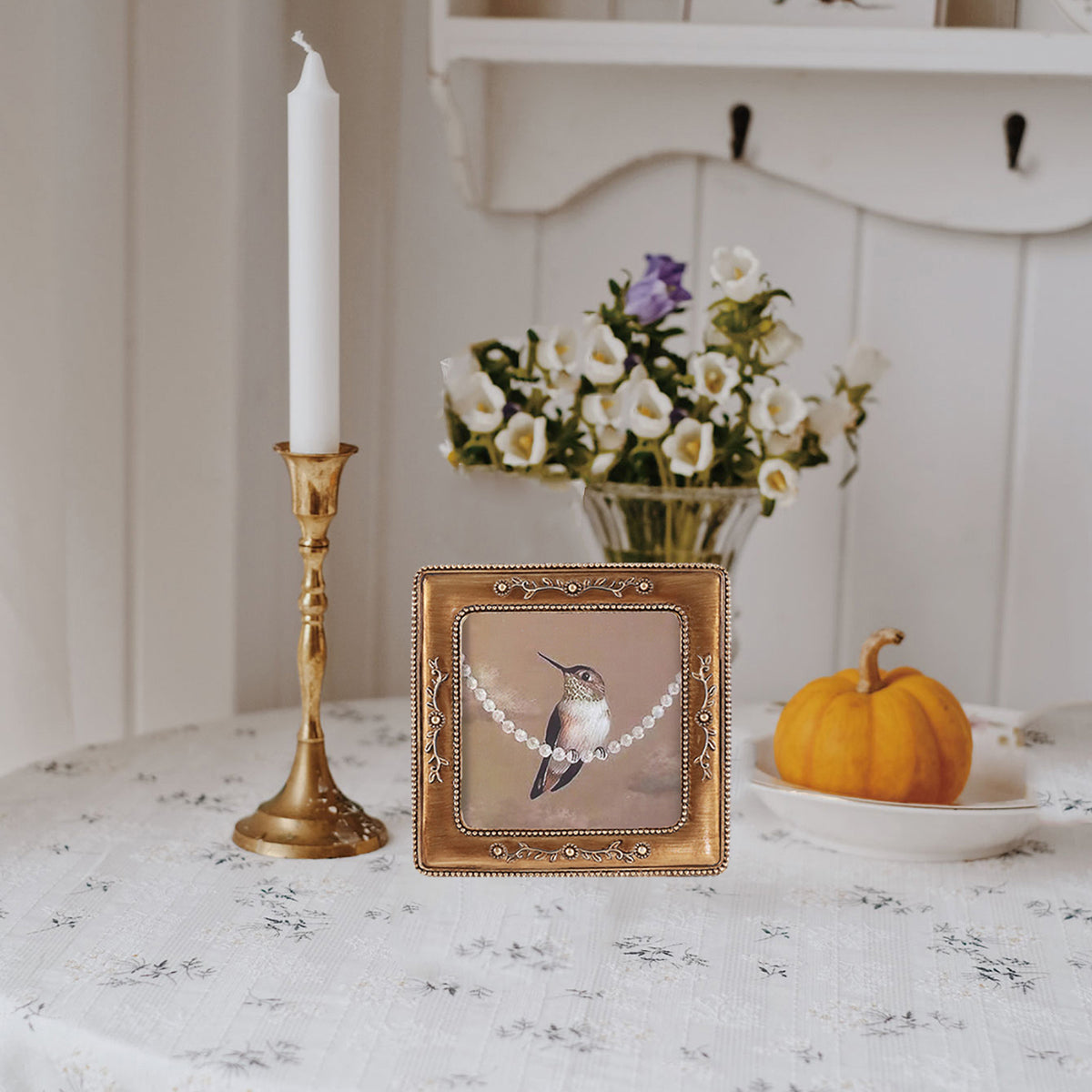 SIKOO Vintage Leaf Scroll-Carved Picture Frame with Hummingbird Art Print