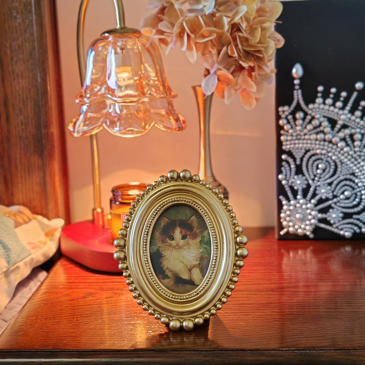 SIKOO Vintage Beaded Mini Picture Frame with Cat Artwork