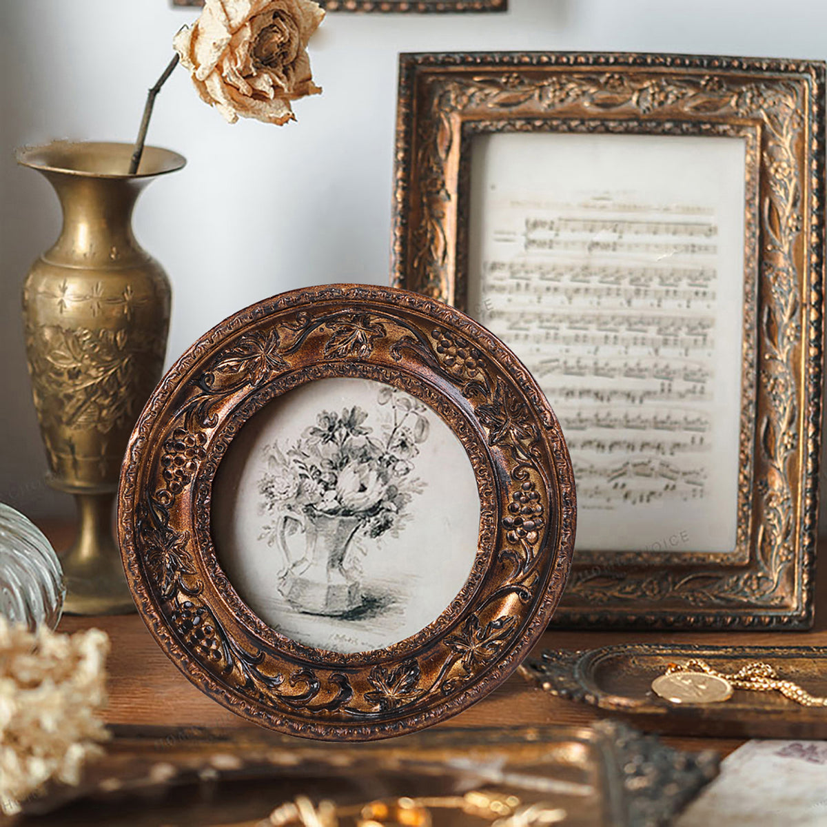 SIKOO Vintage Round Grape Leaf-Carved  Frame with Antique Floral Sketch Art