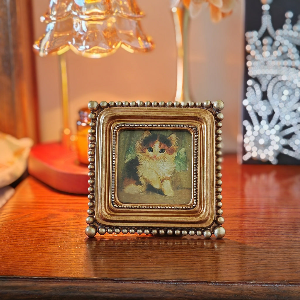 SIKOO Vintage Beaded Mini Picture Frame with Cat Artwork