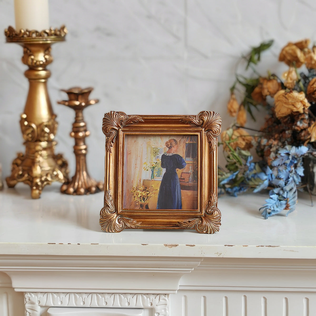 SIKOO Ornate Shell-Carved Vintage Picture Frame with Antique Oil Painting
