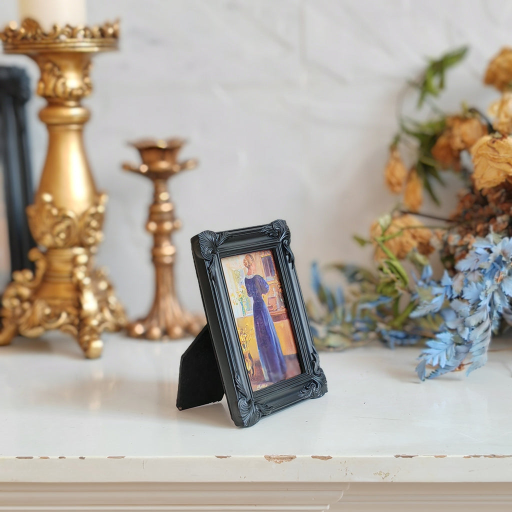 SIKOO Ornate Shell-Carved Vintage Picture Frame with Antique Oil Painting
