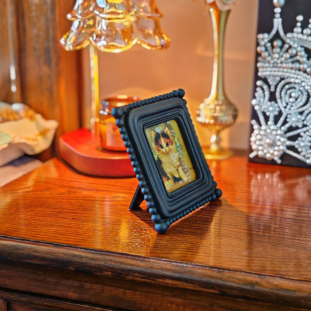 SIKOO Vintage Beaded Mini Picture Frame with Cat Artwork