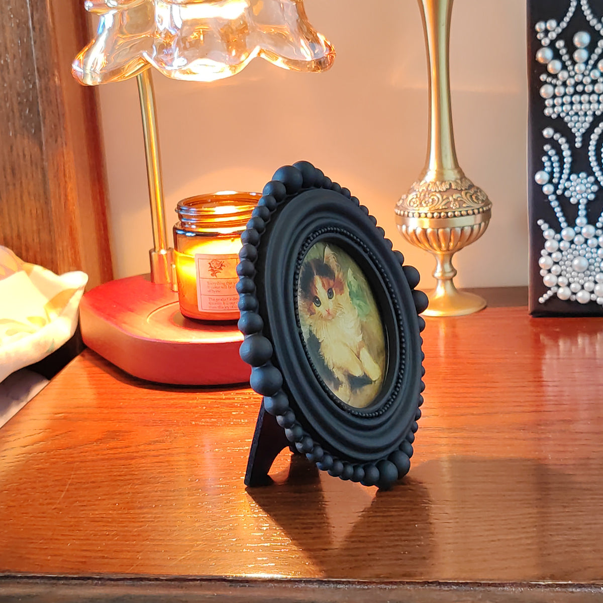 SIKOO Vintage Beaded Mini Picture Frame with Cat Artwork
