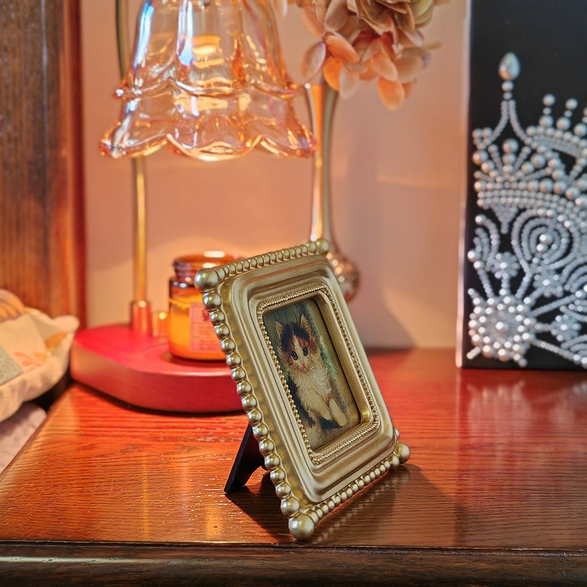 SIKOO Vintage Beaded Mini Picture Frame with Cat Artwork