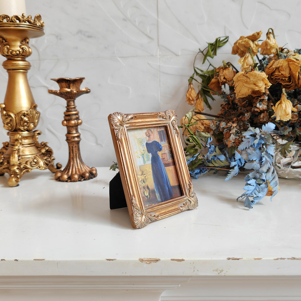 SIKOO Ornate Shell-Carved Vintage Picture Frame with Antique Oil Painting