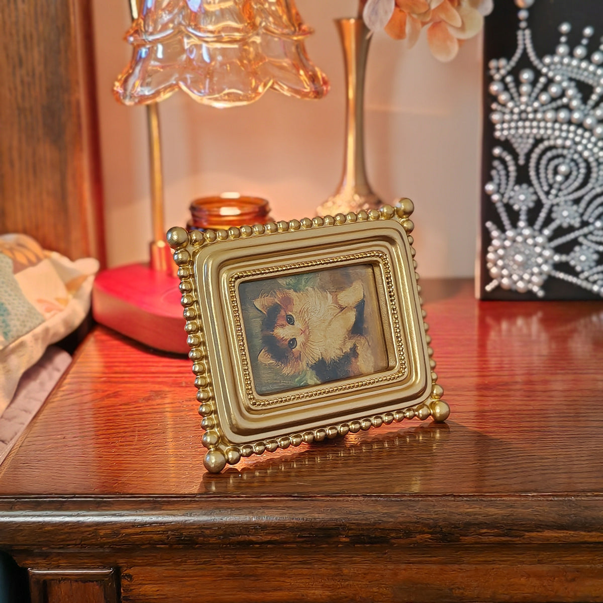 SIKOO Vintage Beaded Mini Picture Frame with Cat Artwork