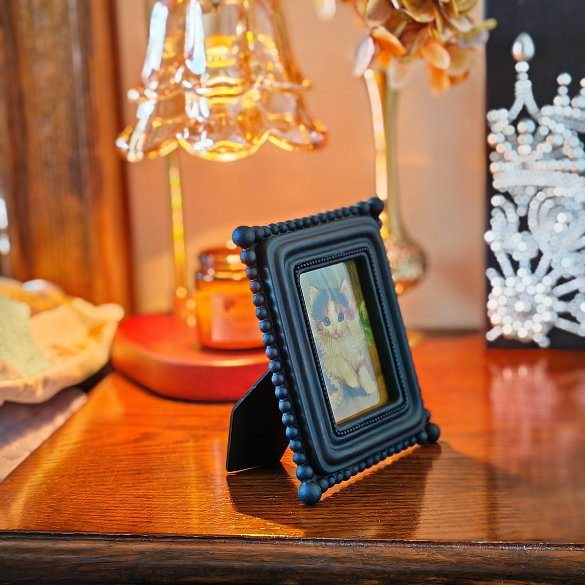 SIKOO Vintage Beaded Mini Picture Frame with Cat Artwork