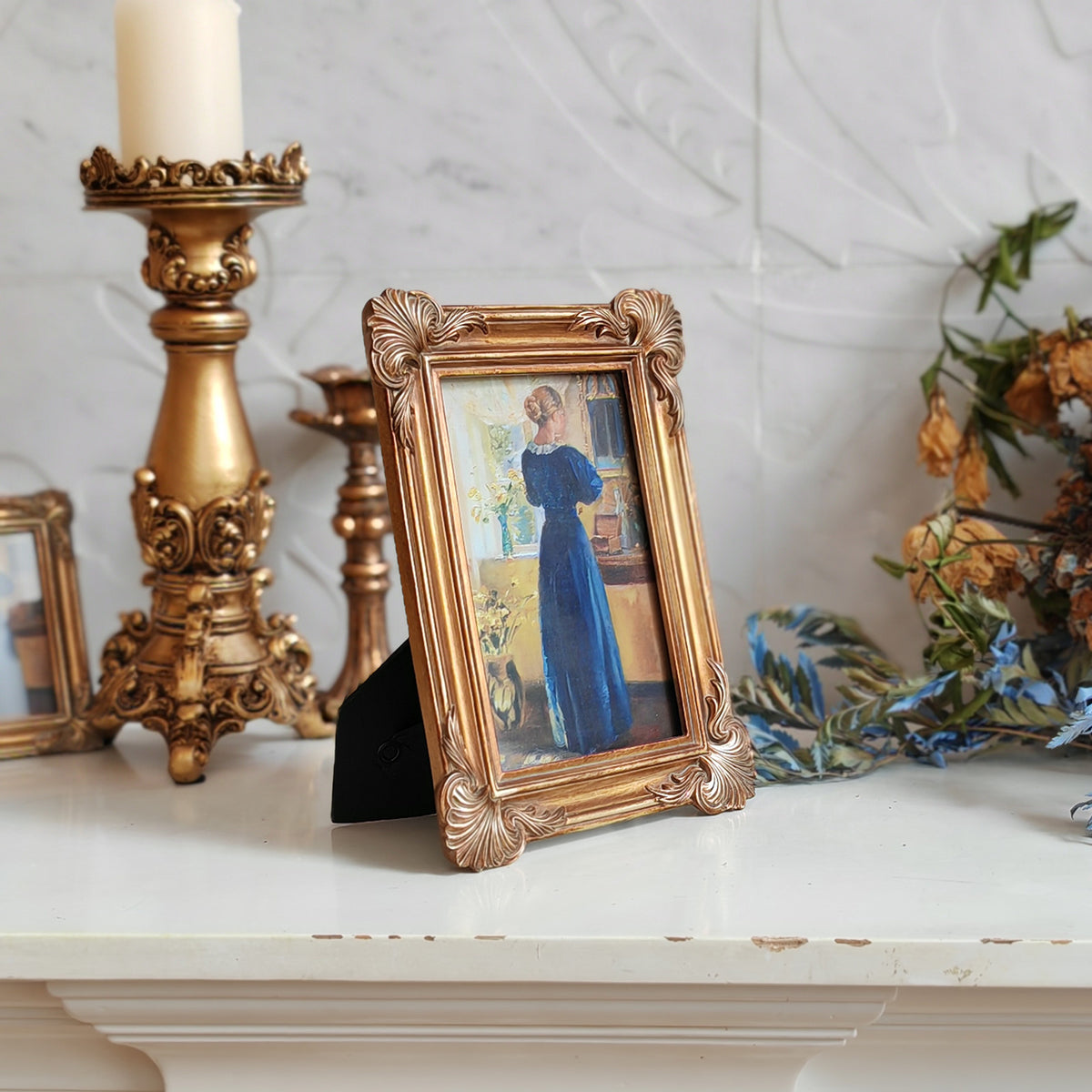 SIKOO Ornate Shell-Carved Vintage Picture Frame with Antique Oil Painting