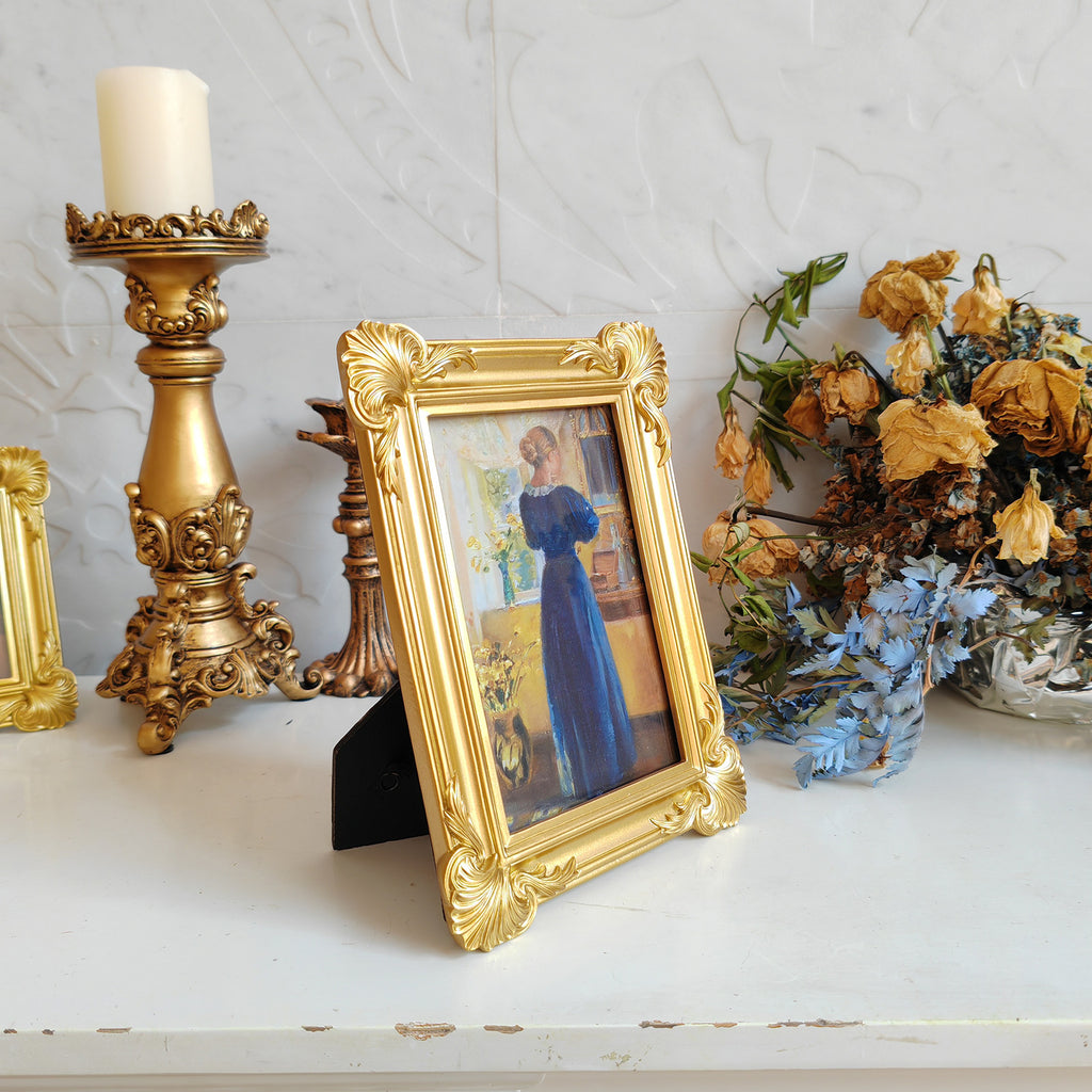 SIKOO Ornate Shell-Carved Vintage Picture Frame with Antique Oil Painting