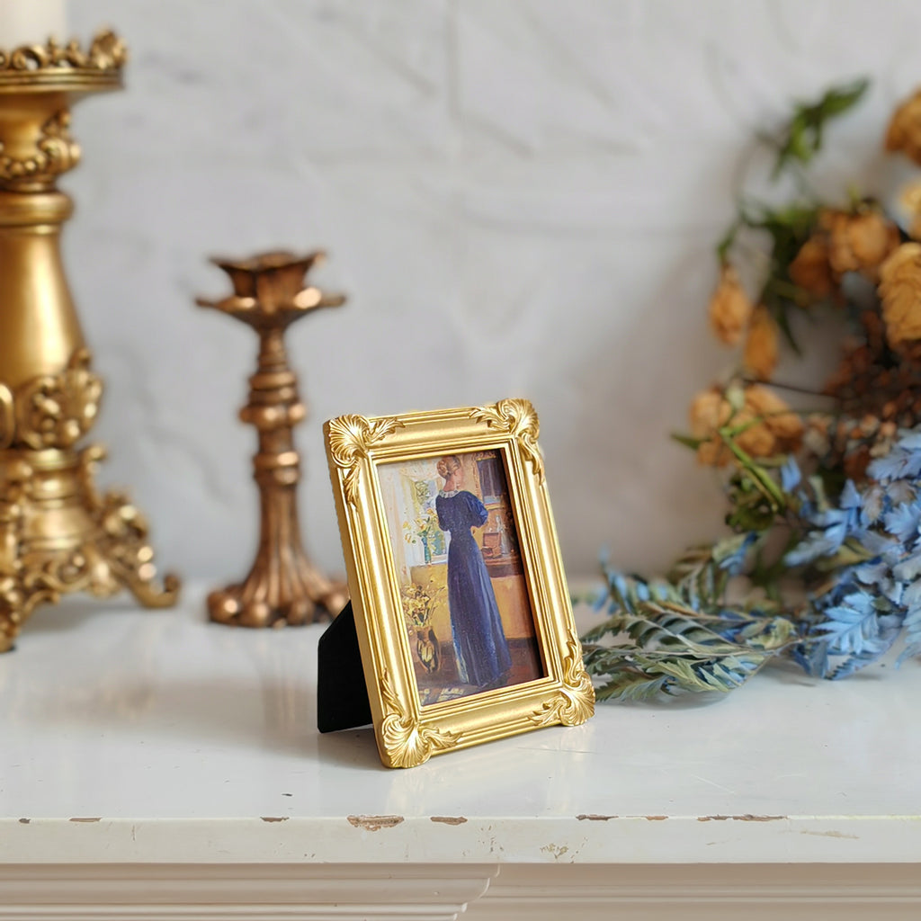 SIKOO Ornate Shell-Carved Vintage Picture Frame with Antique Oil Painting